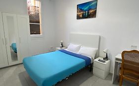 Habitacion Para Tu Estadia Corta En Bcn